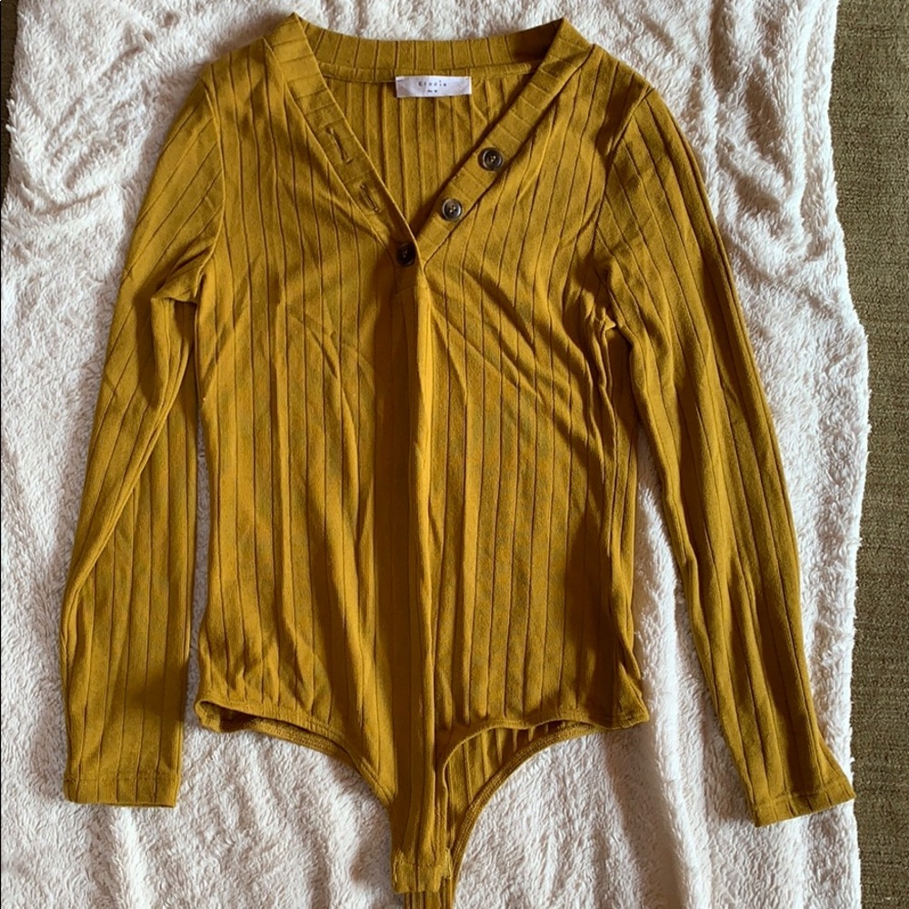 NWOT Mustard Yellow Long Sleeve Body Suit⭐️